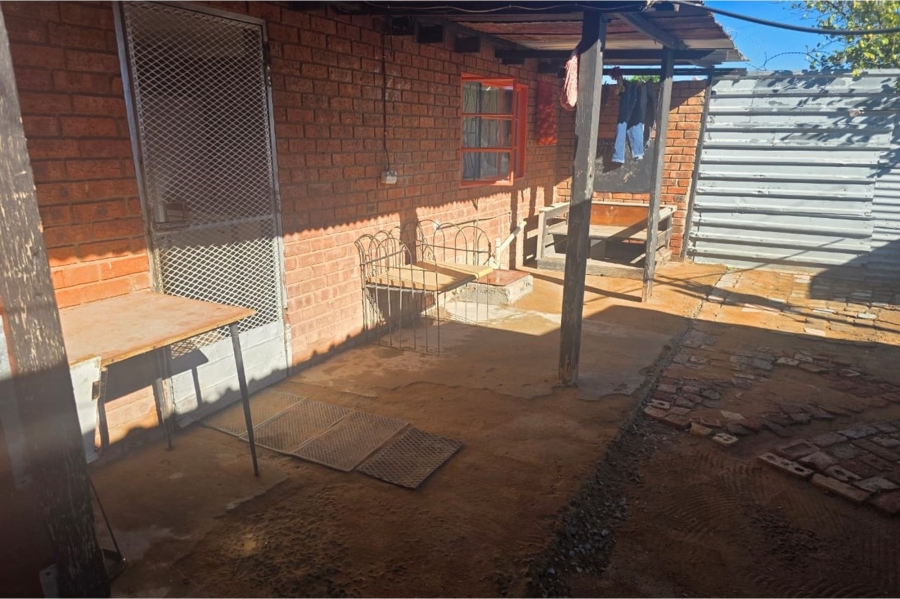 2 Bedroom Property for Sale in Roodepan Northern Cape